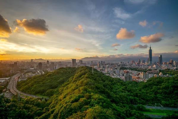 Gece Taipei Şehir Panoramik Manzaralı — Stok fotoğraf