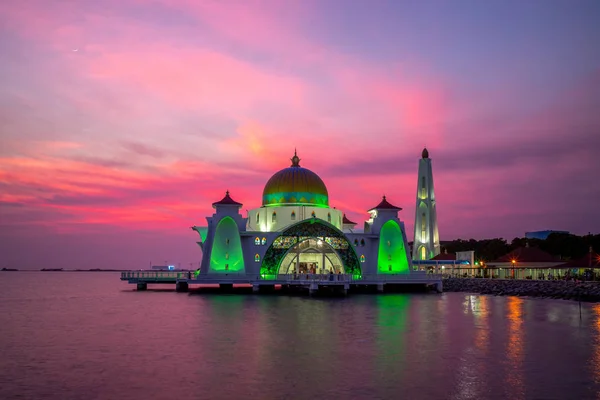 Masjid Selat Melaka Malaccában Malajziában Alkonyatkor — Stock Fotó