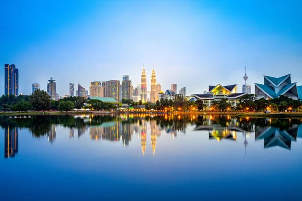 Skyline Kuala Lumpur Pelo Lago Entardecer — Fotografia de Stock