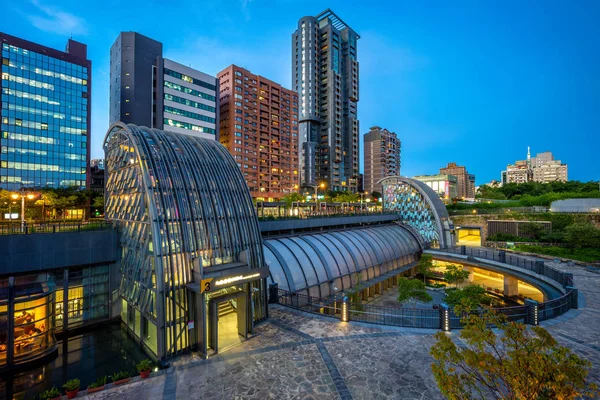 Éjszakai Kilátás Daan Park Állomás Taipei — Stock Fotó