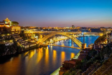 porto Portekiz Cityscape alacakaranlıkta