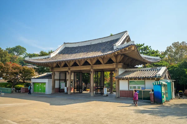 南朝鮮 大邱の達城公園の正門 — ストック写真