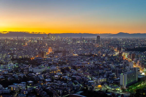 夕暮れ時に名古屋市の都市景観 — ストック写真