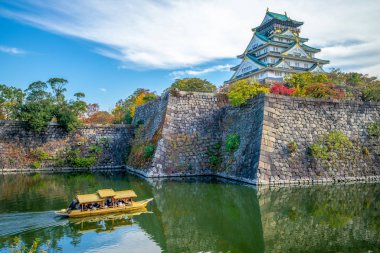 Osaka Kalesi, hendek bir turist tekne