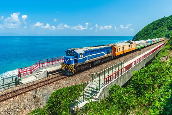 Tåg Närmar Sig Duoliang Station Taitung — Stockfoto