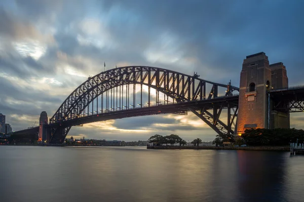 Sydney Limanı Köprüsü Avustralya Sydney Alacakaranlıkta — Stok fotoğraf
