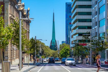 perth cadde görünümü kuğu çan kulesi ile