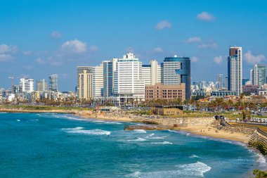 Tel Aviv, İsrail tarafından sahile alacakaranlıkta manzarası