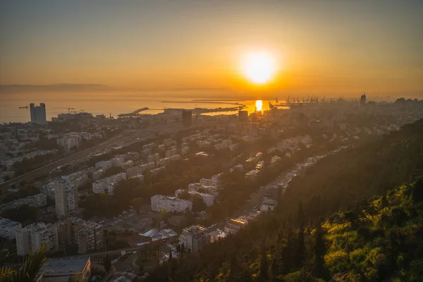 海法的城市景观 以色列日出 — 图库照片