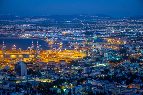Haifa, İsrail gece Cityscape