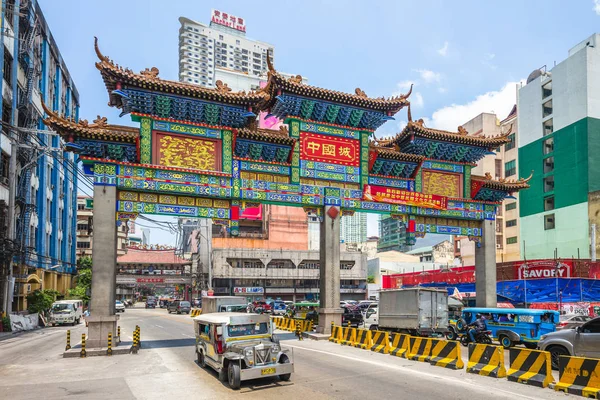 菲律宾马尼拉 2019年4月8日 世界上最大的唐人街拱门 Chinatown Arch 于2015年6月23日落成 — 图库照片