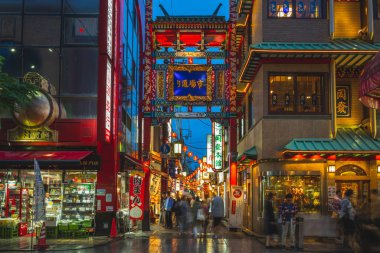 Yokohama, Japonya - 15 Haziran 2019: Yokohama Çin Mahallesi, Japonya 'nın en büyük Çin Mahallesi. Yokohama limanı 1859 'da dış ticarete açıldıktan sonra geliştirildi..