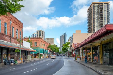 Honolulu, Bize - 19 Haziran 2019: Hawaii'deki Chinatown sokak görünümü. İşçiler şeker tarlaları üzerinde çalışmak için Çin'den ithal edildi sonra 19 yüzyılda bu alana taşındı