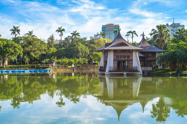 Taichung Park Pavilion Lago —  Fotos de Stock