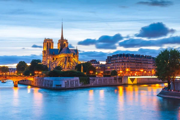 Ночная Сцена Париса Франсу Ривера — стоковое фото