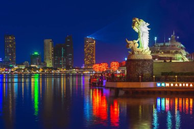 da nang han Nehri manzarası sazan ejderha ile