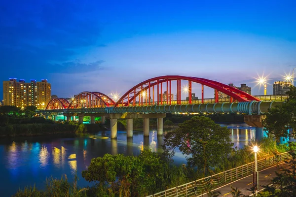Puente Tubería Sobre Río Taipei Taiwán — Foto de Stock