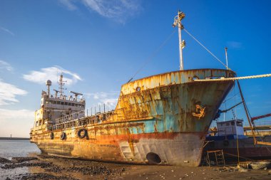 Zhuwei balık Harbor'da kırık Gemini terk ettin