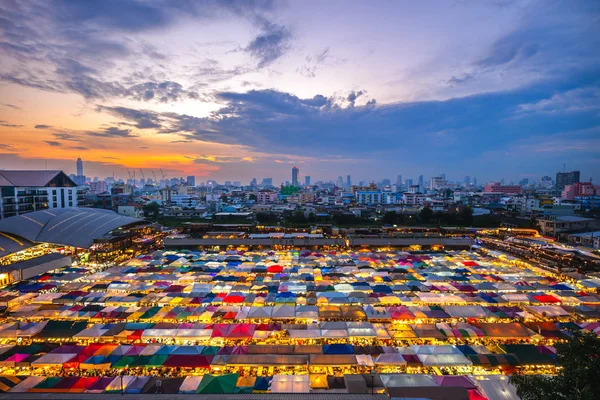 Поїзд Нічний Ринок Тріратада Бангкоку Таїланд — стокове фото