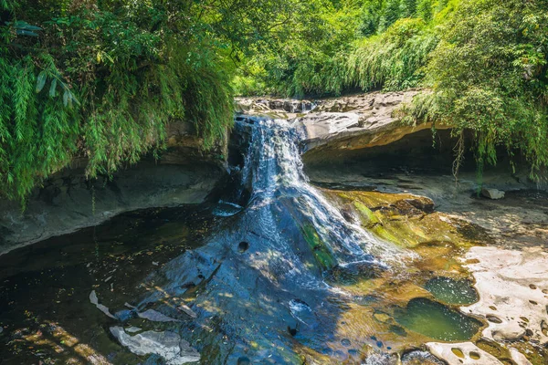 Yanjing Gafas Cueva Cascada Shifen Taipei Taiwan — Foto de Stock