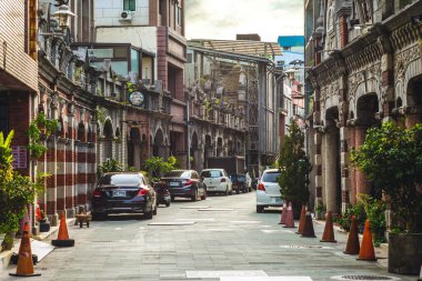 Taoyuan, Tayvan - 23 Haziran 2020: Daxi eski caddesi, Taoyuan 'ın en eski gelişmiş caddesi, Japon işgali sırasında inşa edilen kurutulmuş tofu ve Barok mimarisi ile ünlüdür.