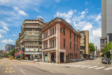 Taipei, Tayvan - 22 Haziran 2020: Starbucks Bangka Xiyuan mağazası, Wanhua Lin Evi 'nde 1935' te inşa edilmiş ve Japon ve batı tarzıyla karıştırılmış tarihi bir bina.