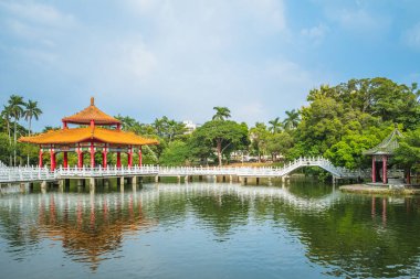 Tainan, Tayvan 'daki Tainan Parkı' nın Nianci köşkü. Çince metnin çevirisi Nianci köşküdür.