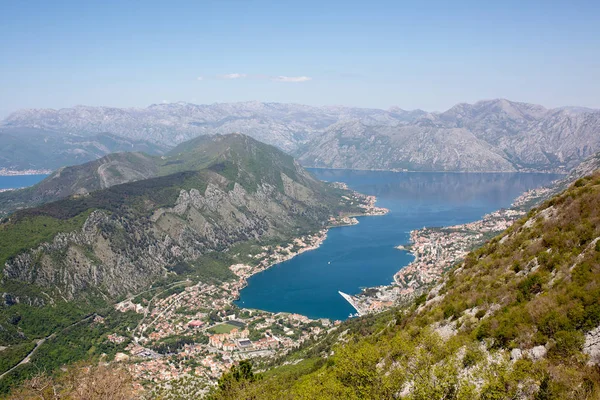 Boka Kotorska yuvasından Lovchen dağ manzarası