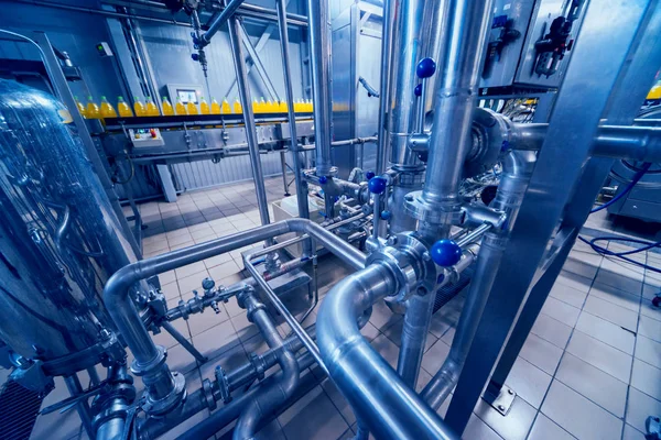 Drank Fabriek Interieur Transportband Met Flessen Voor Sap Water Moderne — Stockfoto