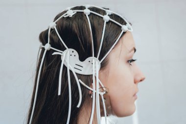 Doktor ve hasta encephalography elektrot ile. Electroencephalogram (Eeg)