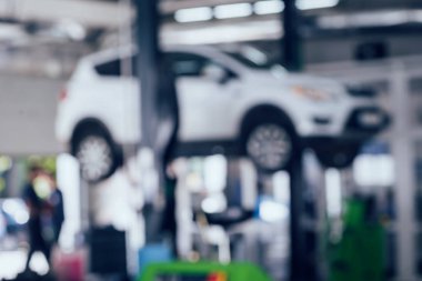 Oto Tamir Servisi, arka plan bulanık