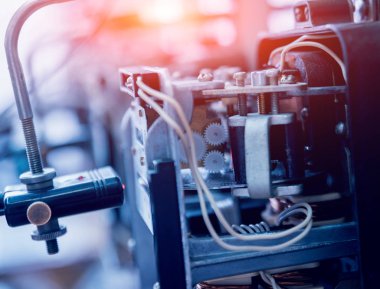 Elektrik donatımı. Elektrik kablo ve crimper. Elektrik sayacı. Arka plan