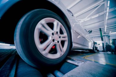Otomotiv süspansiyon test ve test rulo oto tamir servisi olarak fren