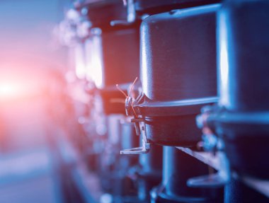 Elektrik donatımı. Elektrik kablo ve crimper. Elektrik sayacı. Arka plan