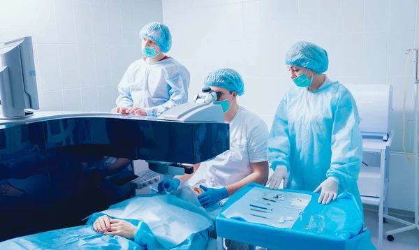 Patient Team Surgeons Operating Room Ophthalmic Surgery — Stock Photo, Image