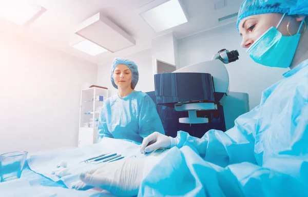 Передопераційний Протокол Медсестра Готує Пацієнта Операції Око Пацієнт Хірургічній Кімнаті — стокове фото