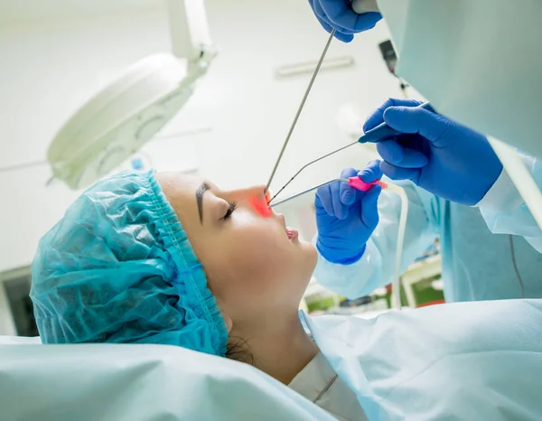 Endoskopisk Sinus Kirurgi Laser Förångning Nasal Concha Modern Medicinsk Utrustning — Stockfoto
