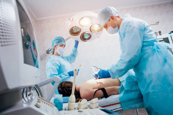 Chirurg Asystent Sali Operacyjnej Chirurgii Sprzęt Tło — Zdjęcie stockowe