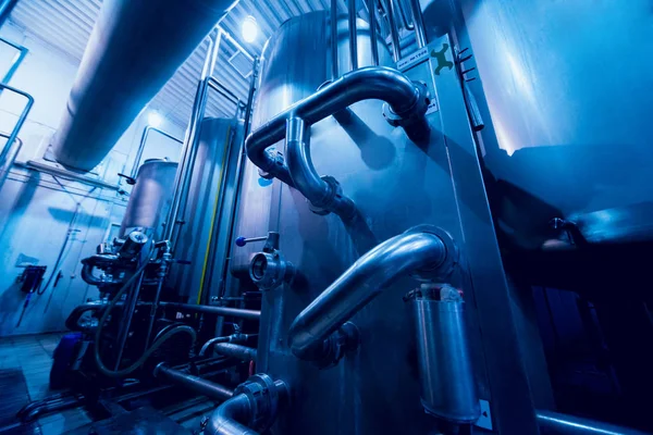 Modern Bir Bira Varil Borular Fabrika Sanayi Arka Plan — Stok fotoğraf