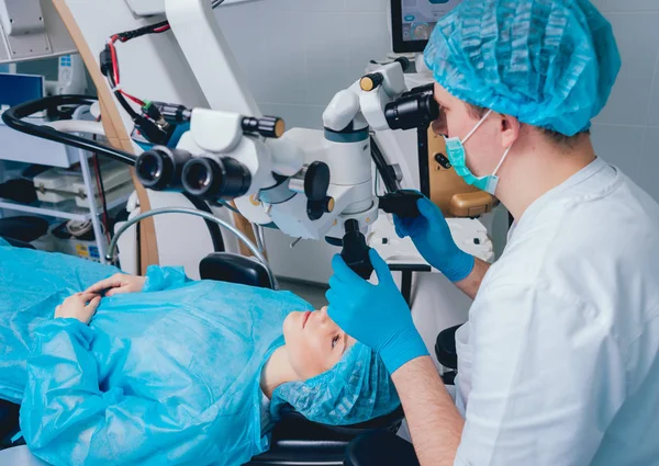 Patient Surgeon Operating Room Ophthalmic Surgery — Stock Photo, Image