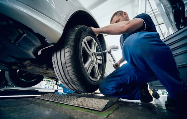 Fahrwerks Und Bremsprüfwalzen Einem Autoreparaturservice Hintergrund — Stockfoto