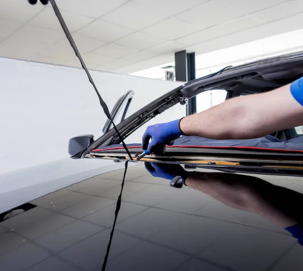 Automobile Special Workers Replacing Windscreen Car Auto Service Station Garage — Stock Photo, Image