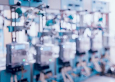 Elektrik donatımı. Elektrik kablo ve crimper. Elektrik sayacı. Bloored arka plan