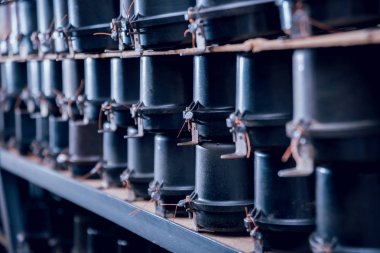 Elektrik donatımı. Elektrik kablo ve crimper. Elektrik sayacı. Arka plan