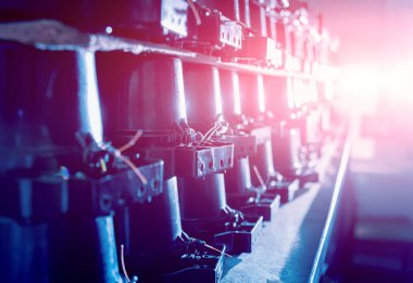 Elektrik donatımı. Elektrik kablo ve crimper. Elektrik sayacı. Arka plan