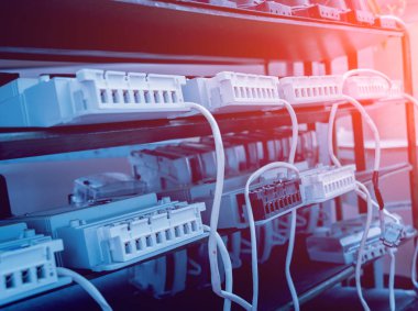 Elektrik donatımı. Elektrik kablo ve crimper. Elektrik sayacı. Arka plan