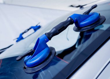 Otomotiv eş ekipman Değiştir ön cam için. Otomatik servis istasyonu garajda. Arka plan