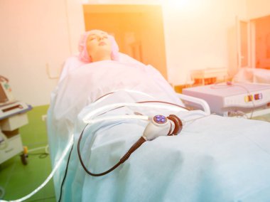 Endoskopik sinüs cerrahisi. Burun concha buharlaşma lazer. Modern tıbbi ekipman