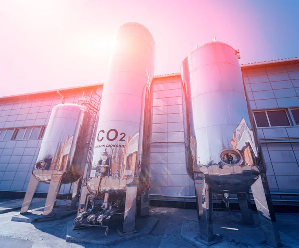 Tank Ile Karbon Merdiven Çecekler Fabrikası Için Donatım Arka Plan — Stok fotoğraf