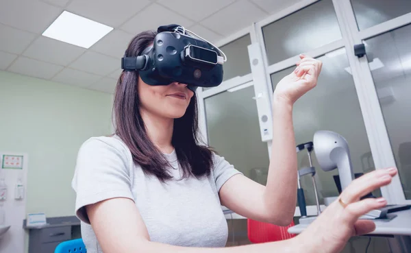 Tratamiento Ocular Paciente Con Gafas Realidad Virtual — Foto de Stock